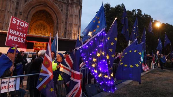 Protestas en Londres por la susopensión del Parlamento británico.