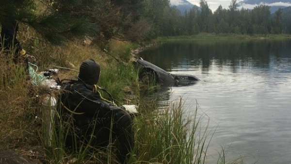 Coche hallado en el fondo de un lago en Canadá